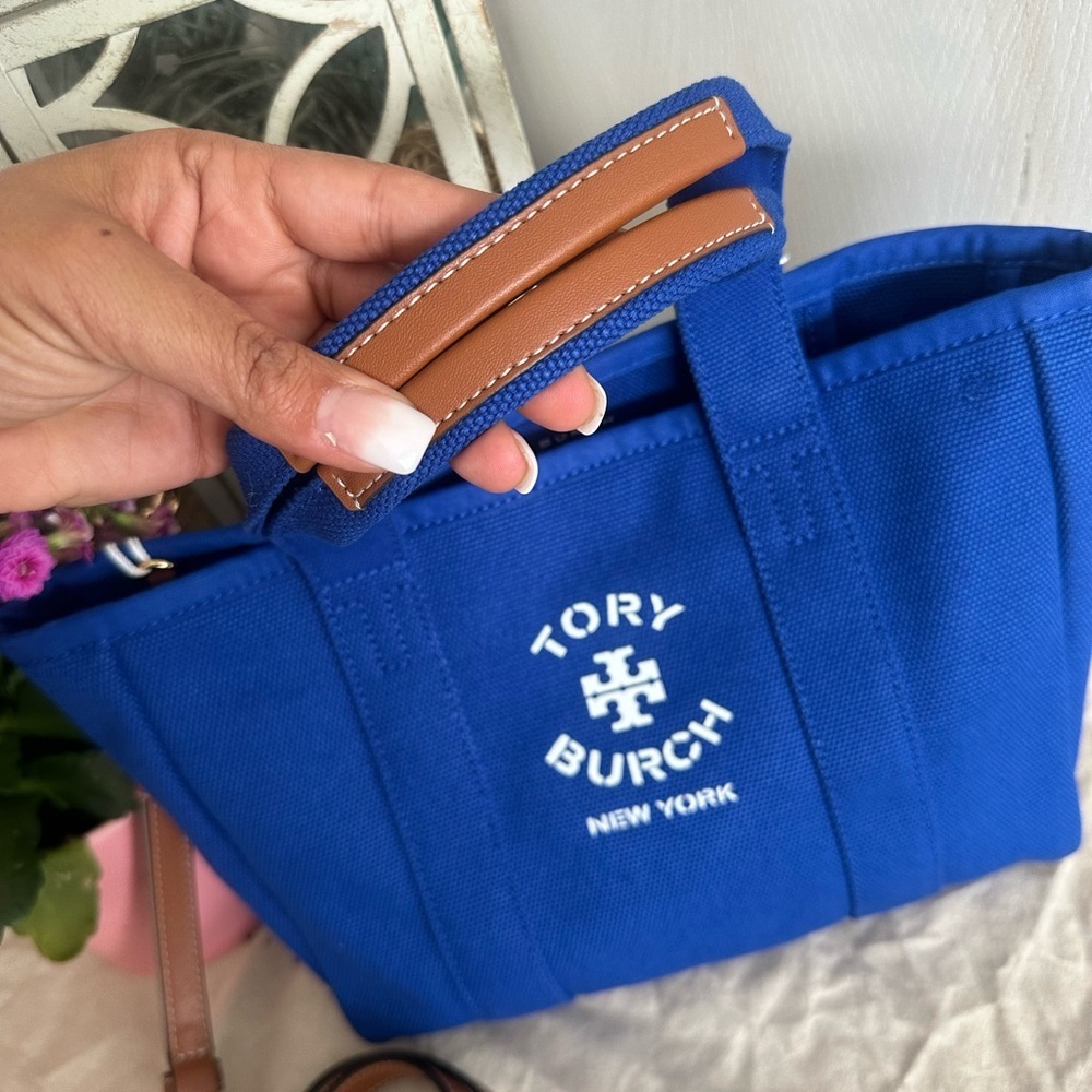 NWT Tory Burch canvas Tote, blue Dahlia, MSRP $349 - Picture 3 of 7